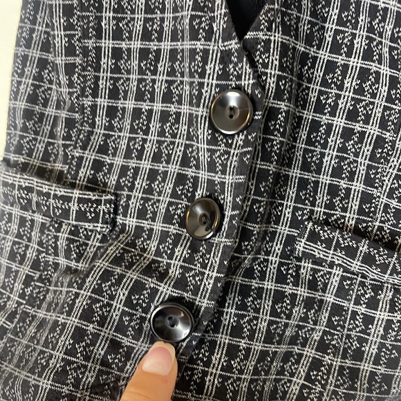 🖤Super Cute Black And White Vest🖤 - Picture 4 of 8